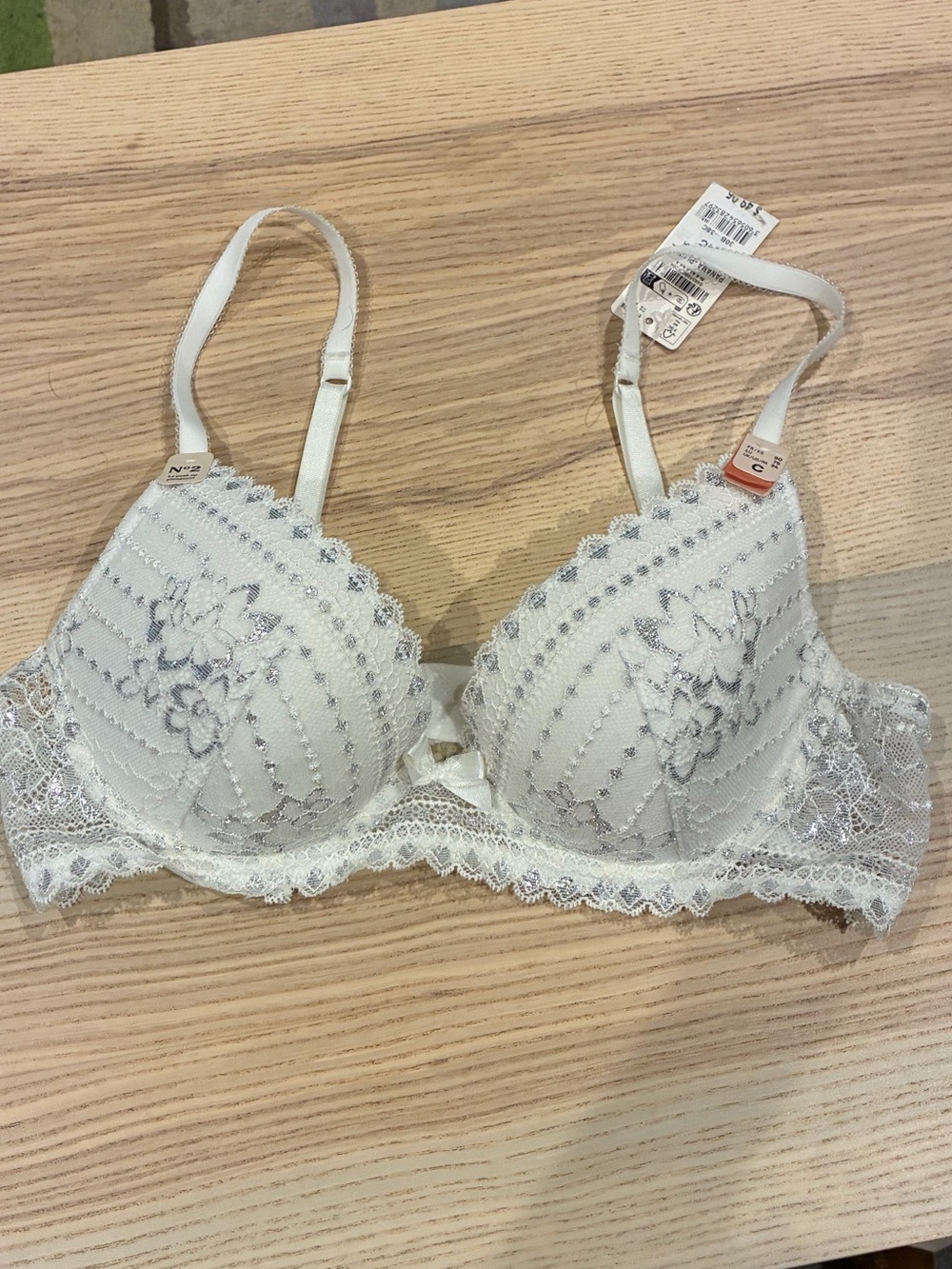 Embroidered Lace Underwire Bra in White